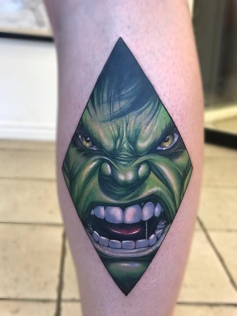 Tatovering af Hulkens vrede ansigt