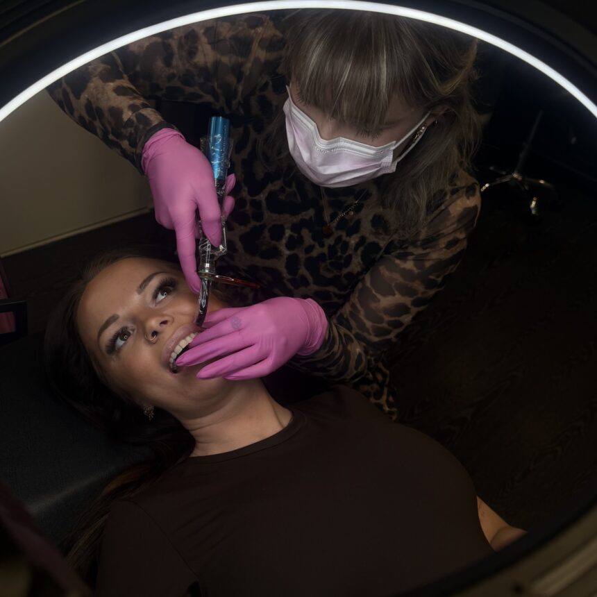 Tooth gems hos House of Body Art i Viborg