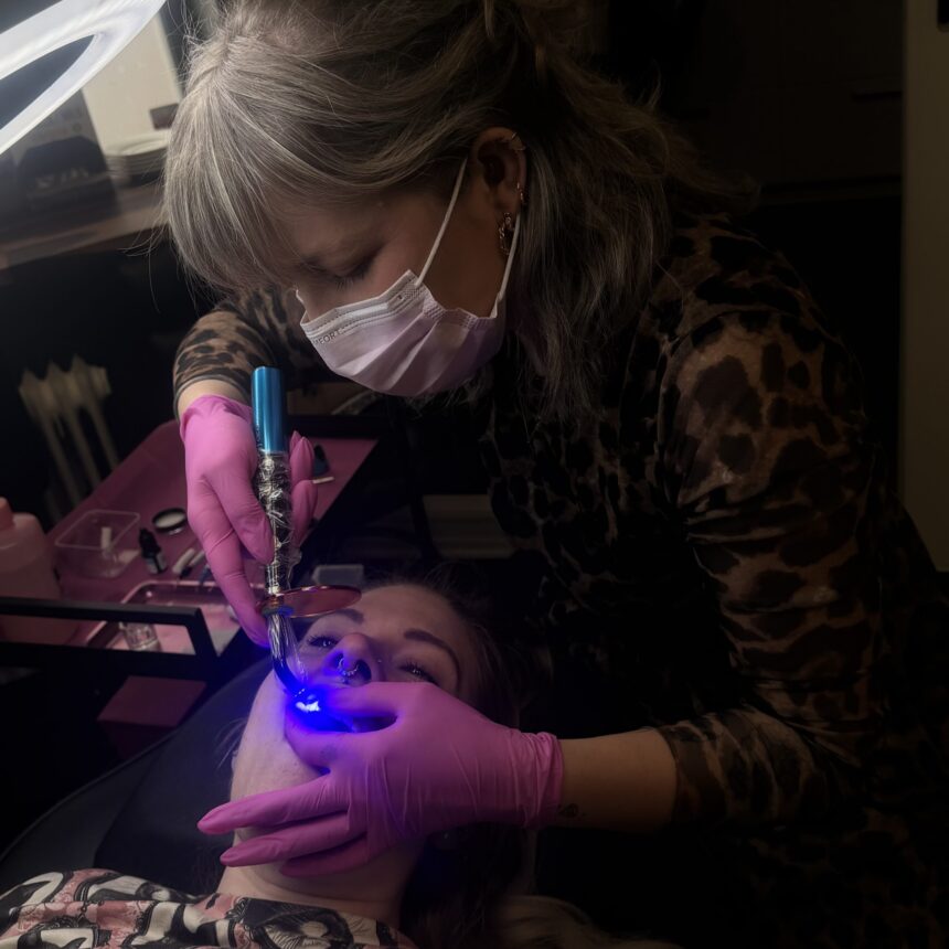Tooth gems hos House of Body Art i Viborg
