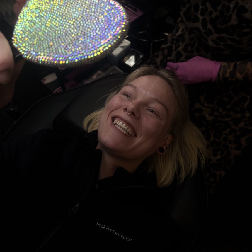 Tooth gems hos House of Body Art i Viborg