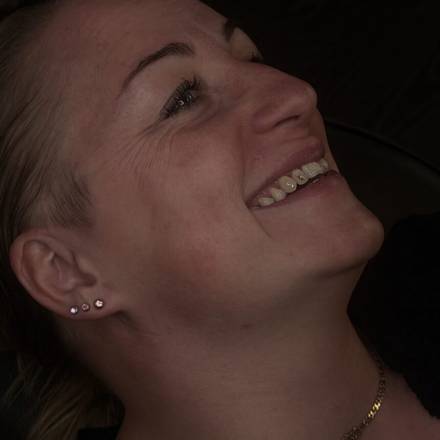 Tooth gems hos House of Body Art i Viborg