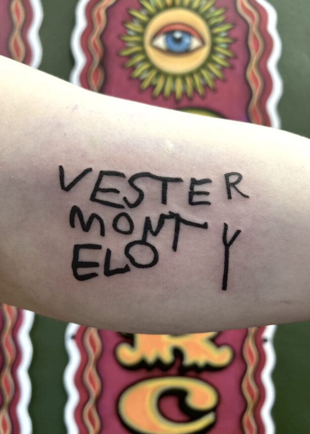 Underarm med teksten Vester Mont Eloy